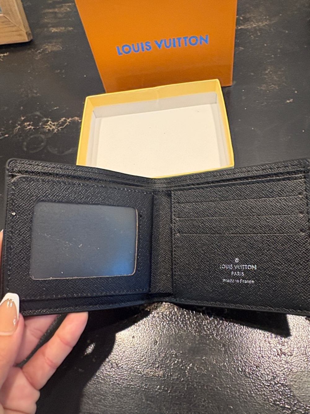 FASHION EMBOSSED LEATHER BIFOLD WALLET - Picture 3 of 6